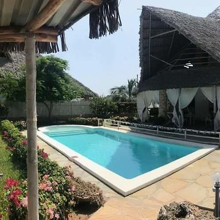 Bed and Breakfast Nyumba Ya Afrika à Watamu Extérieur photo