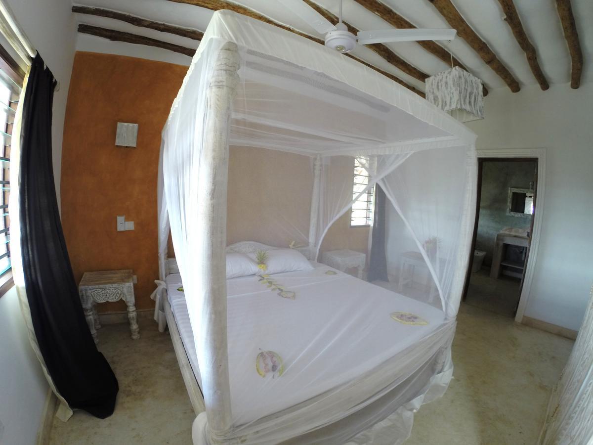 Bed and Breakfast Nyumba Ya Afrika à Watamu Extérieur photo