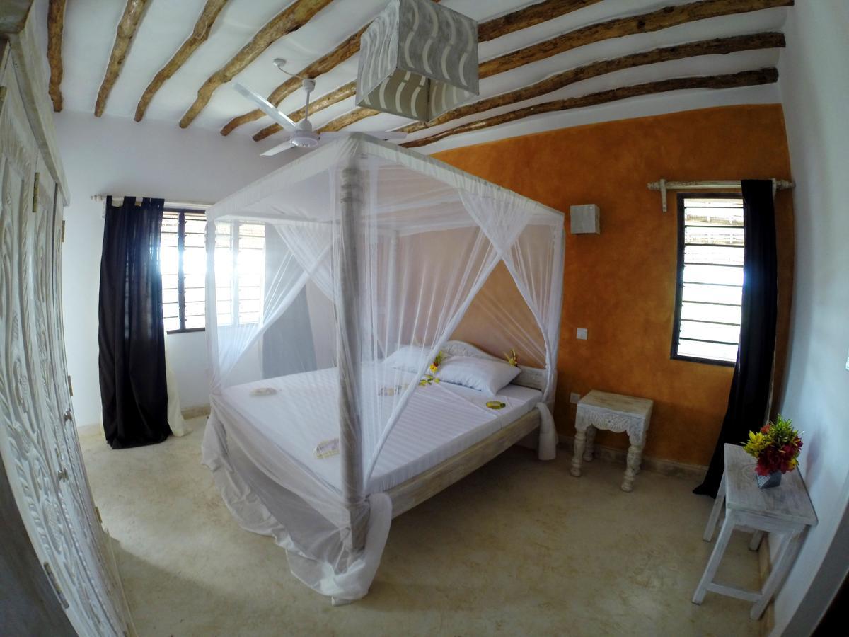 Bed and Breakfast Nyumba Ya Afrika à Watamu Extérieur photo