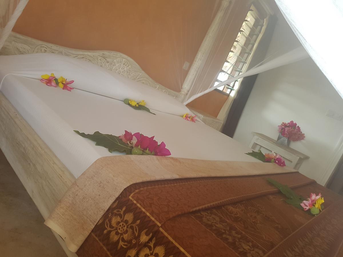Bed and Breakfast Nyumba Ya Afrika à Watamu Extérieur photo