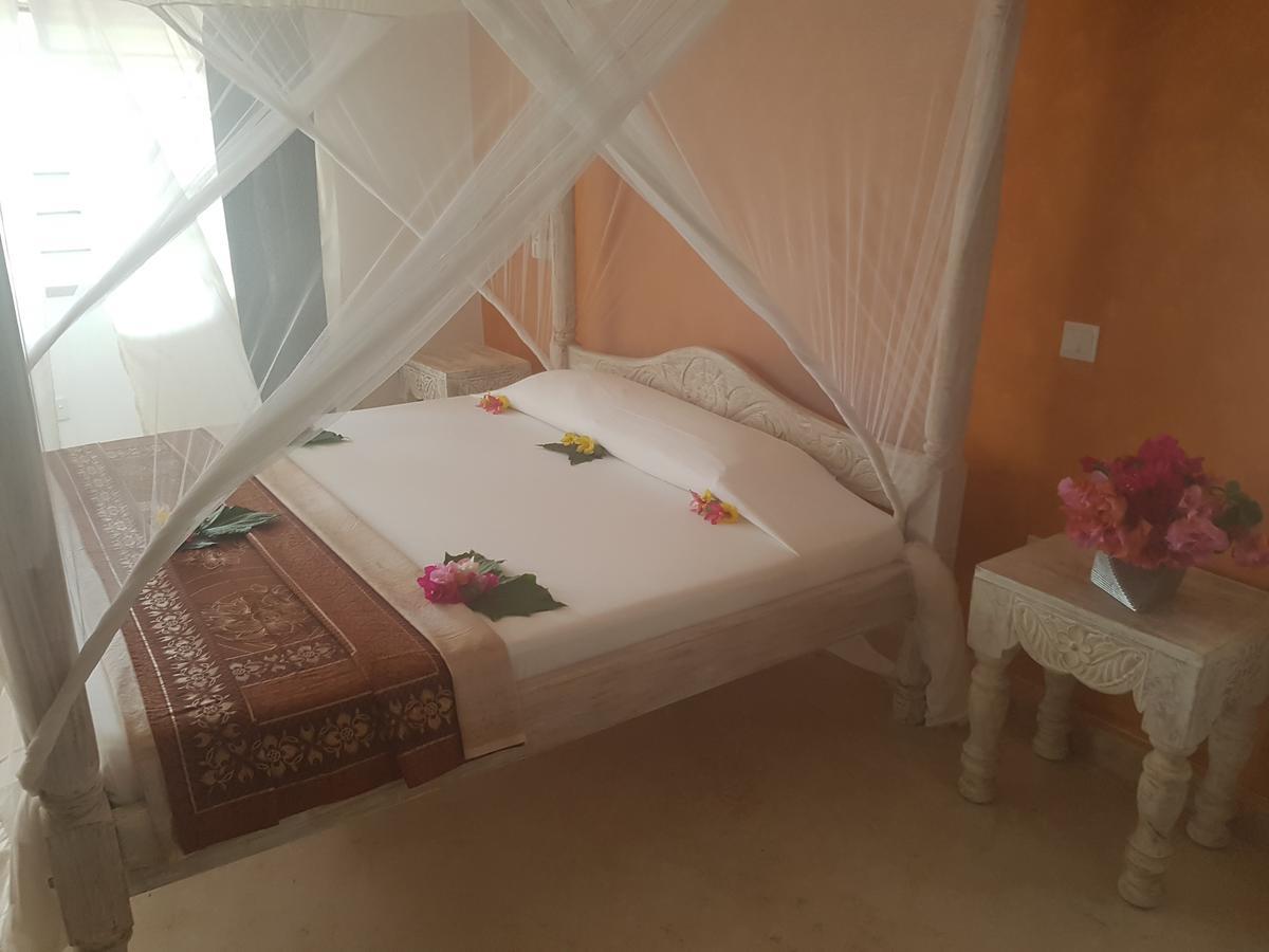 Bed and Breakfast Nyumba Ya Afrika à Watamu Extérieur photo